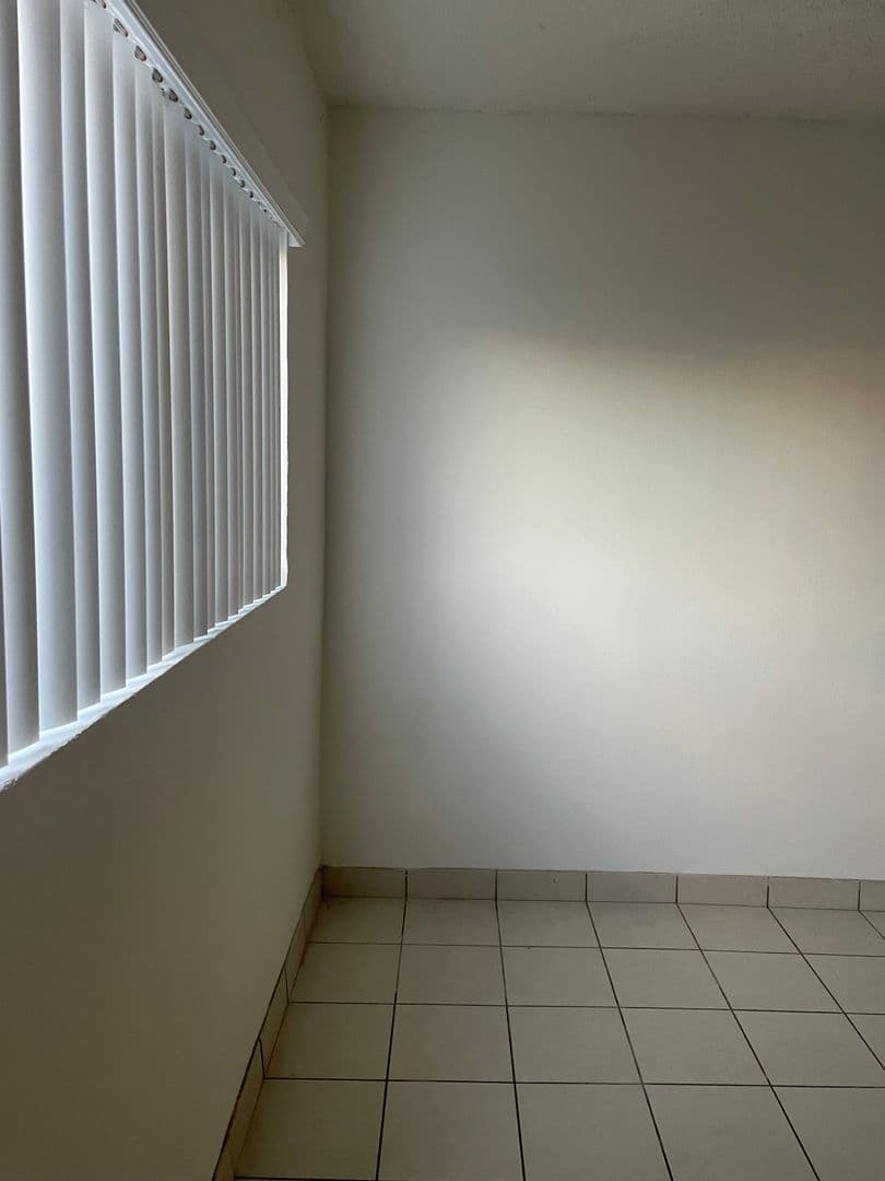 Anaheim Apartment: 525 S. East St. #4