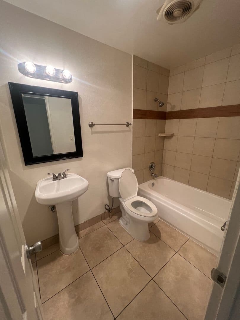 Santa Ana Apartment: 315 E. Washington Ave.