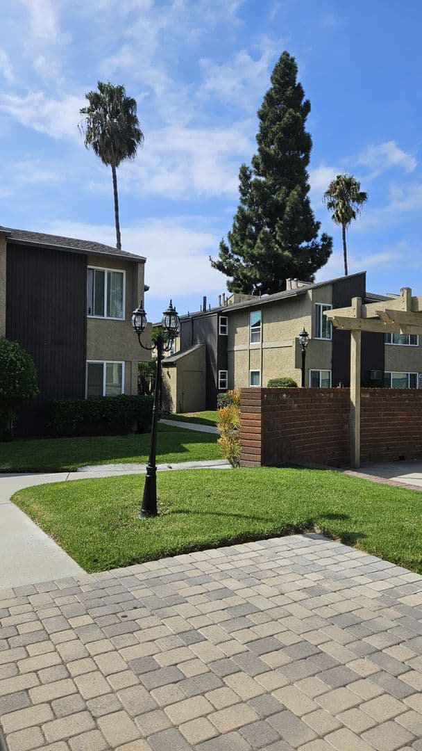 Westminster Apartment: 14300 Chestnut St.