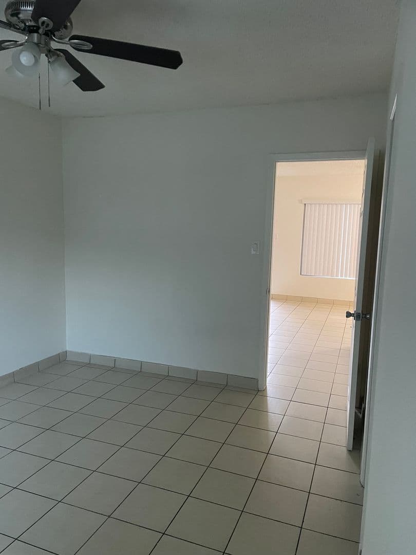 Anaheim Apartment: 525 S. East St. #4