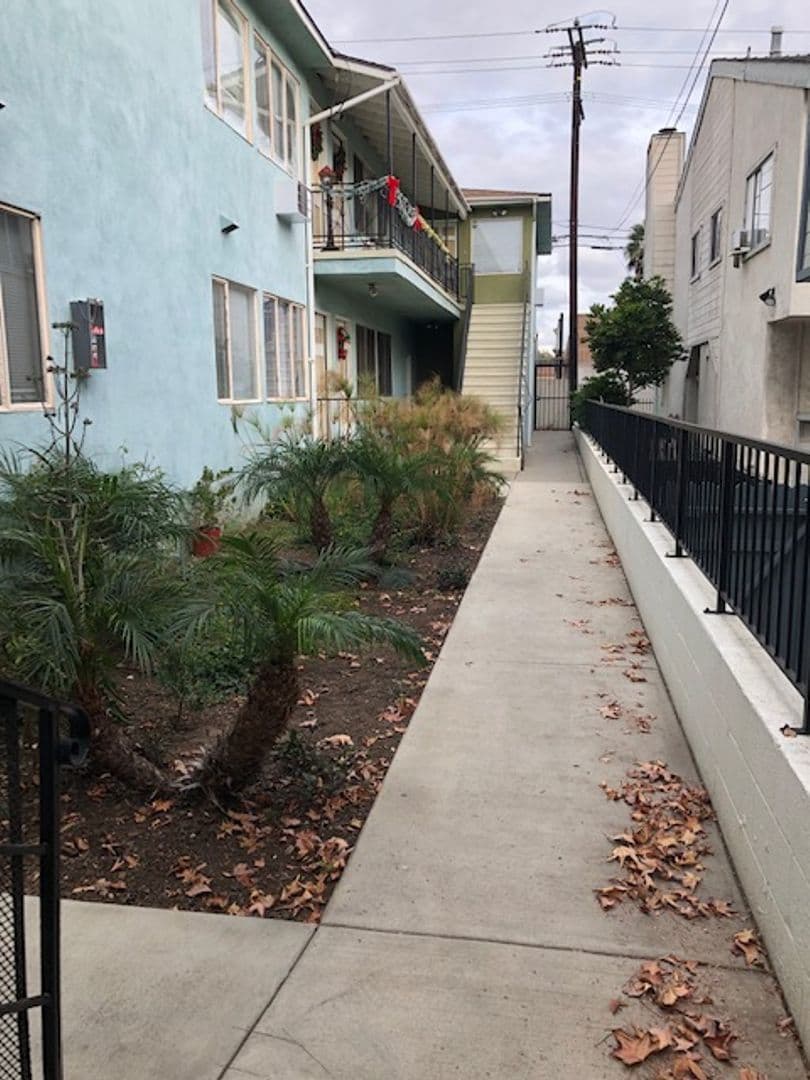 Long Beach Apartment: 2210 Locust Ave.