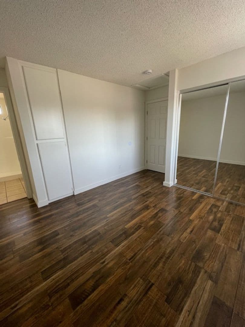 Long Beach Apartment: 1015 E. 5th St.