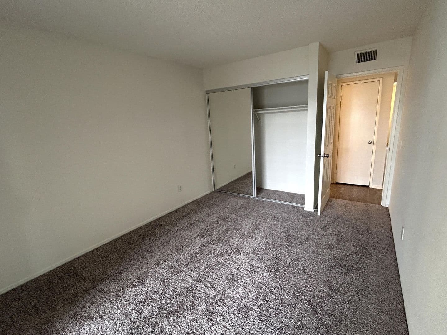 Anaheim Apartment: 700 S. Magnolia Ave.