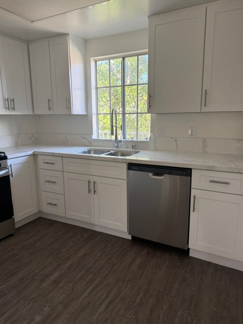 Anaheim Apartment: 700 S. Magnolia Ave.