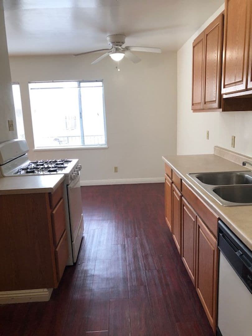 Long Beach Apartment: 2210 Locust Ave.