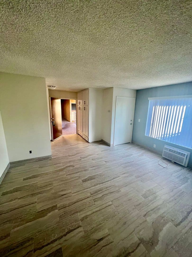 Santa Ana Apartment: 315 E. Washington Ave.