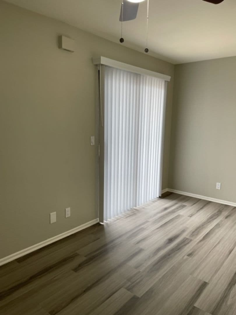 Long Beach Apartment: 1020 Roswell Ave.