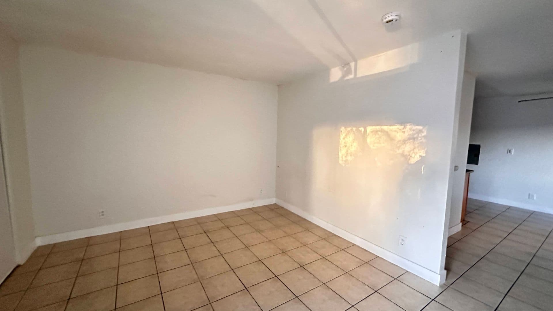 Santa Ana Apartment: 709 E. Chestnut Ave.