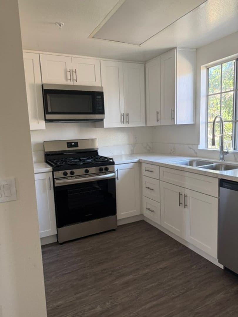 Anaheim Apartment: 700 S. Magnolia Ave.