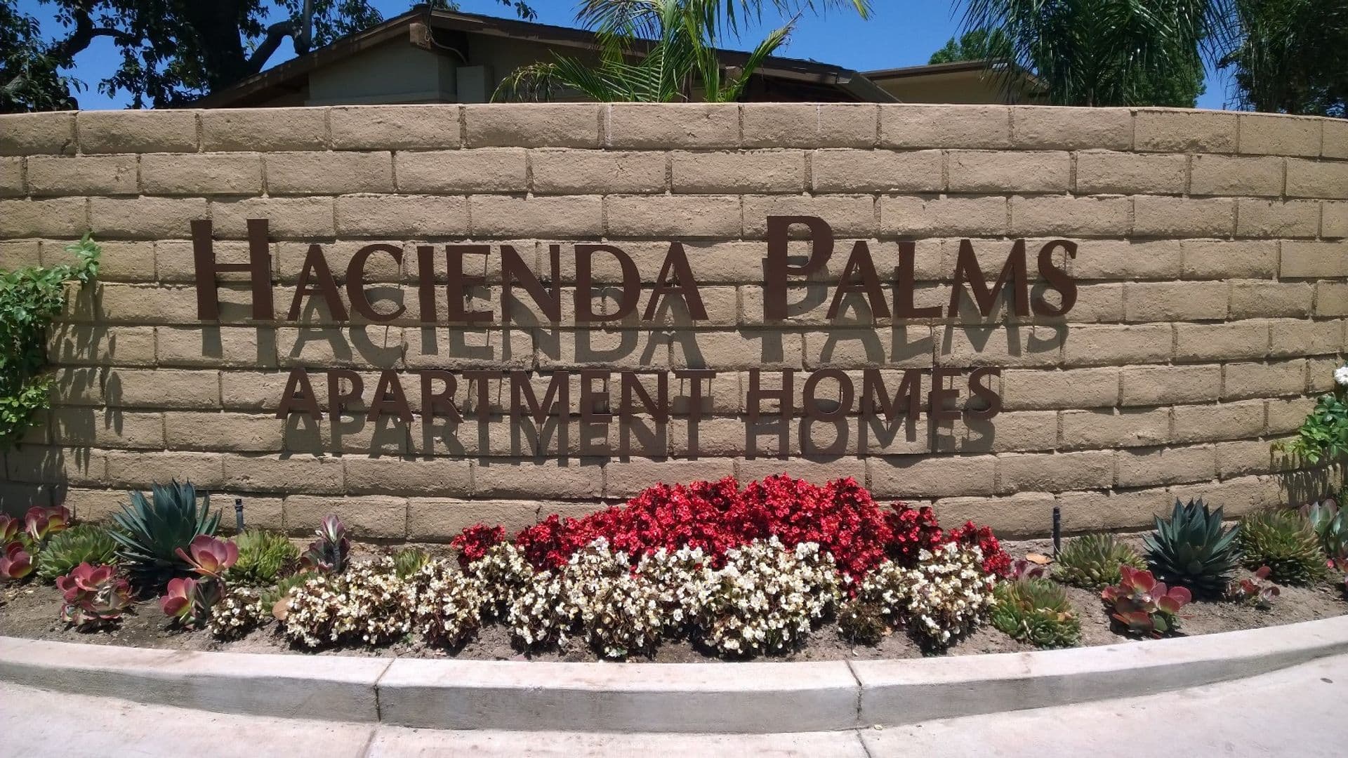 Santa Ana Apartment: 322-324 S. Lyon St. & 1607 E. Chestnut Ave.