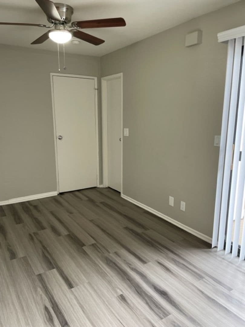 Long Beach Apartment: 1020 Roswell Ave.