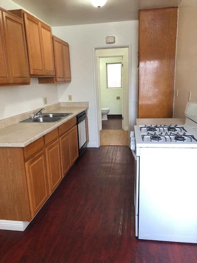 Long Beach Apartment: 2210 Locust Ave.