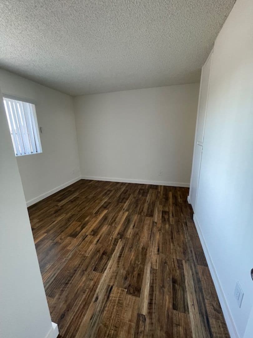 Long Beach Apartment: 1015 E. 5th St.