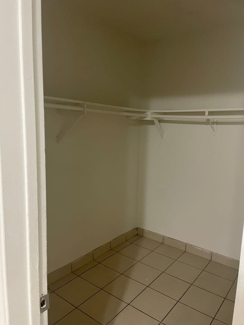 Anaheim Apartment: 525 S. East St. #4