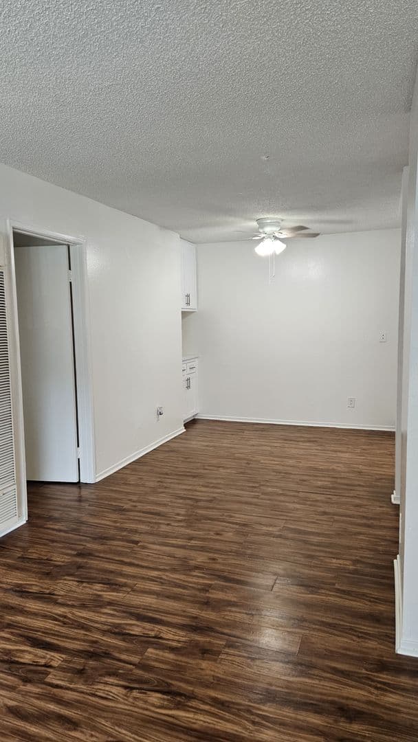 Westminster Apartment: 14300 Chestnut St.