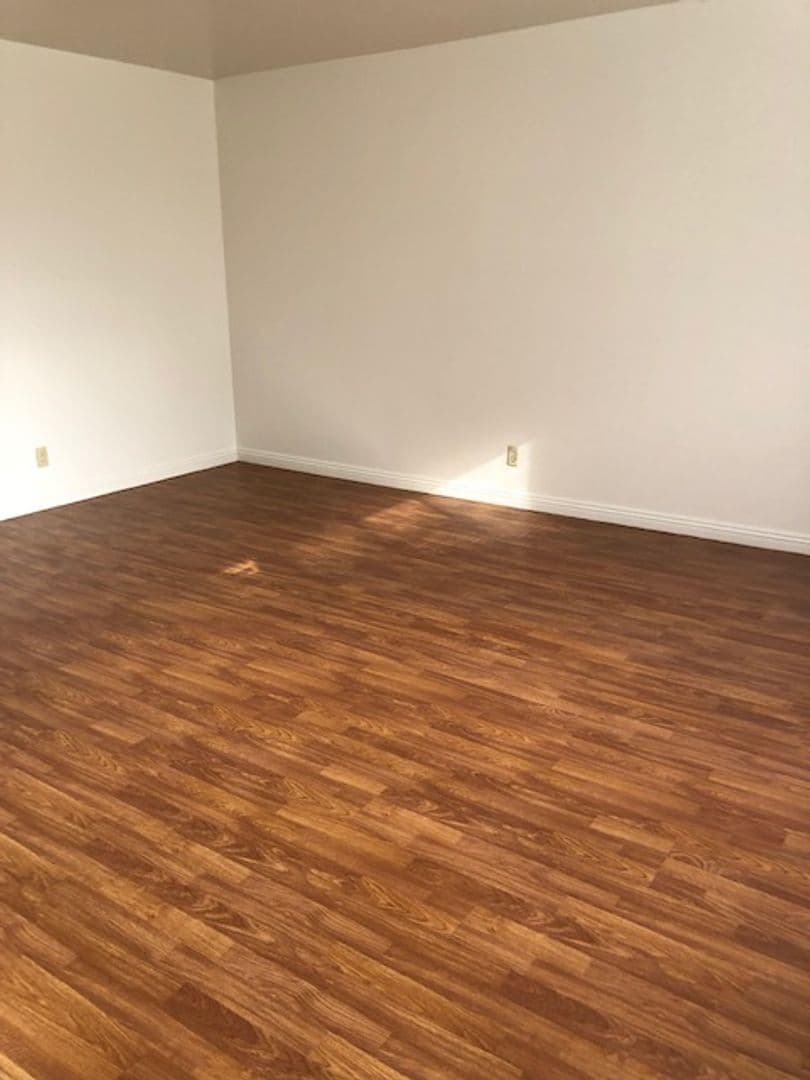 Long Beach Apartment: 2210 Locust Ave.