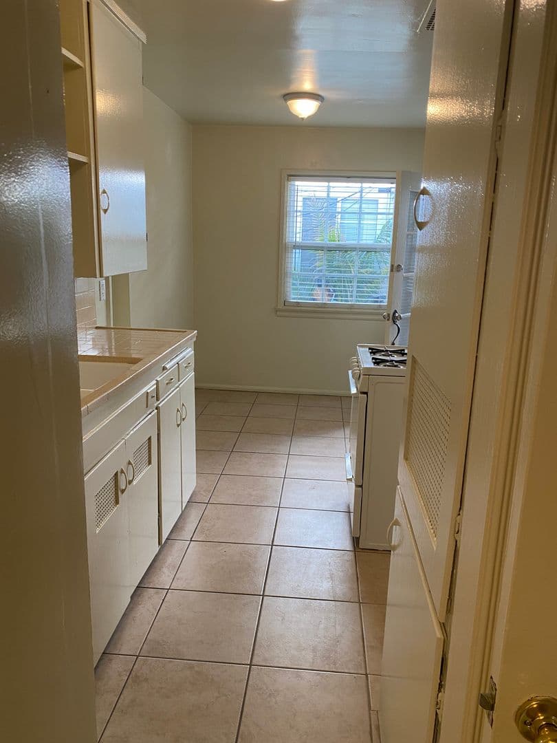 Newport Beach Apartment: 1124 W. Balboa Blvd.