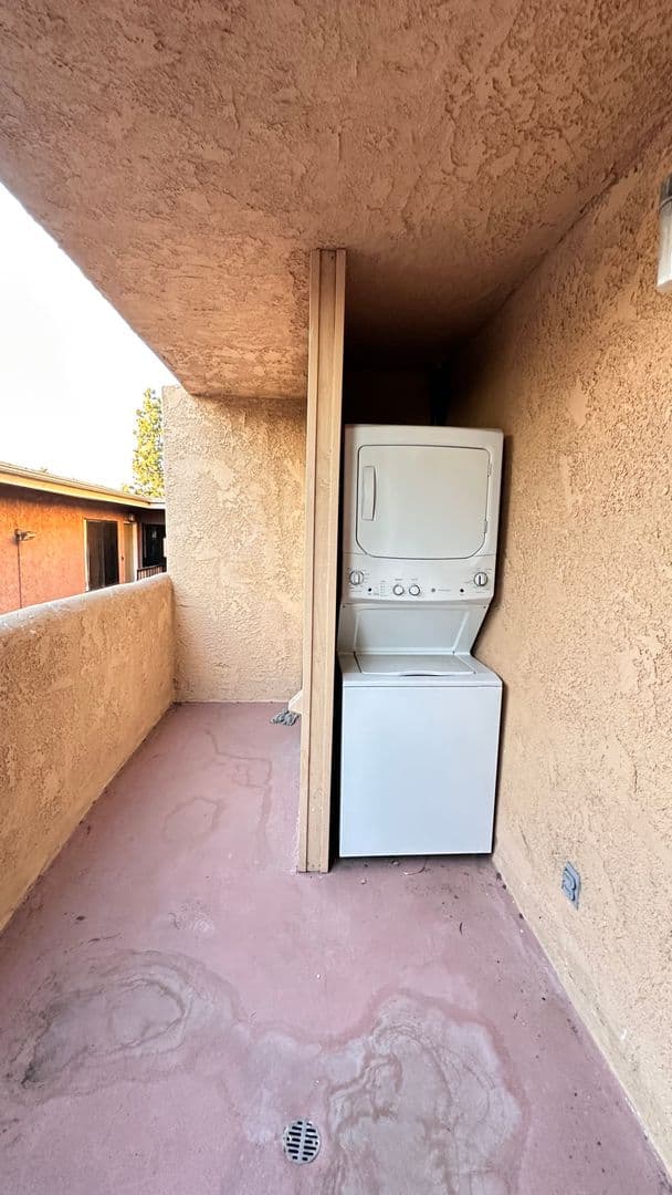 Santa Ana Apartment: 709 E. Chestnut Ave.