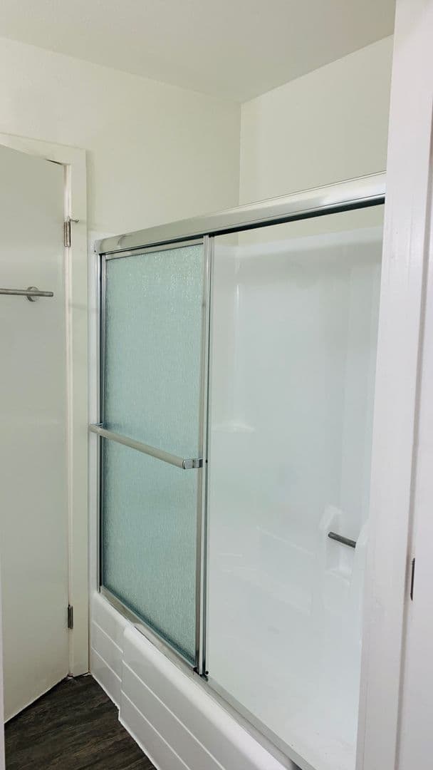 Lake Forest Apartment: 23051 Village Dr.