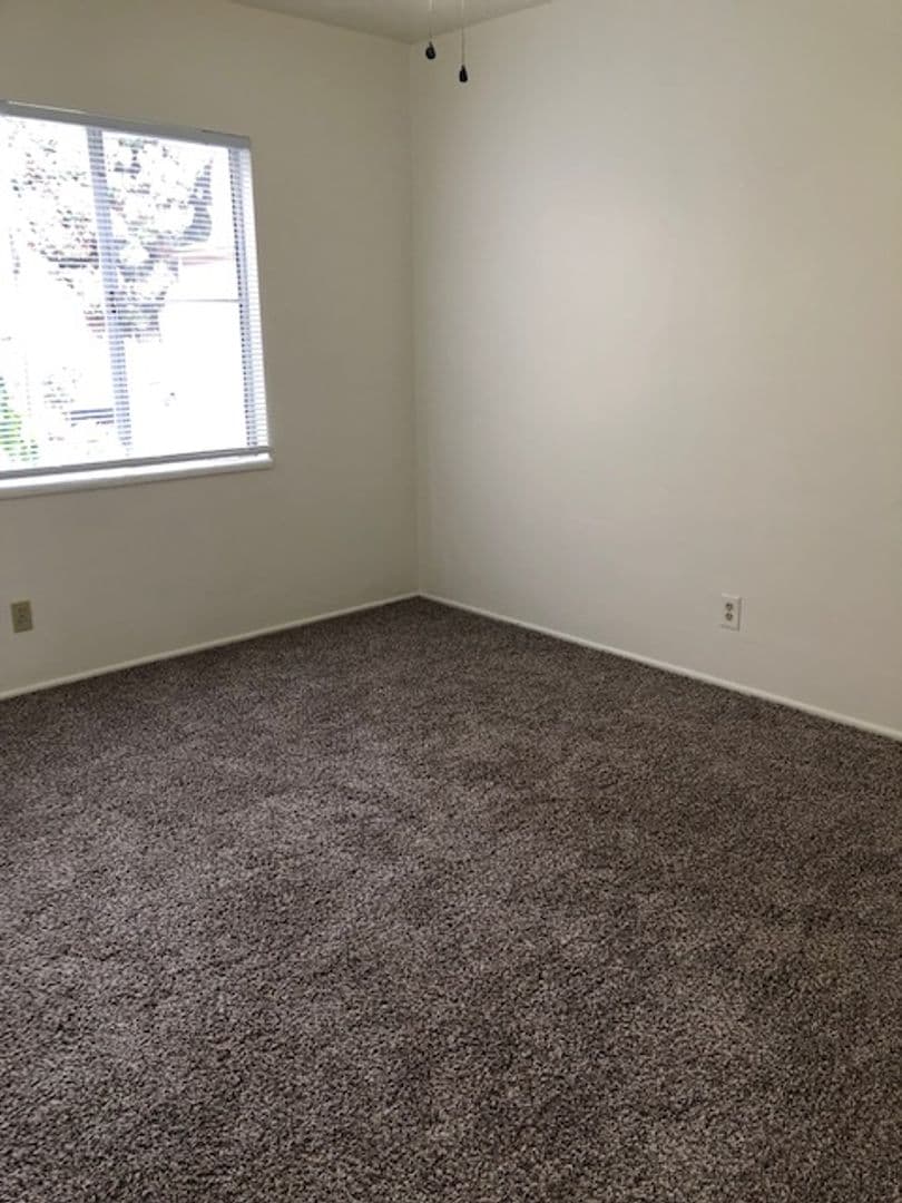 Long Beach Apartment: 2210 Locust Ave.