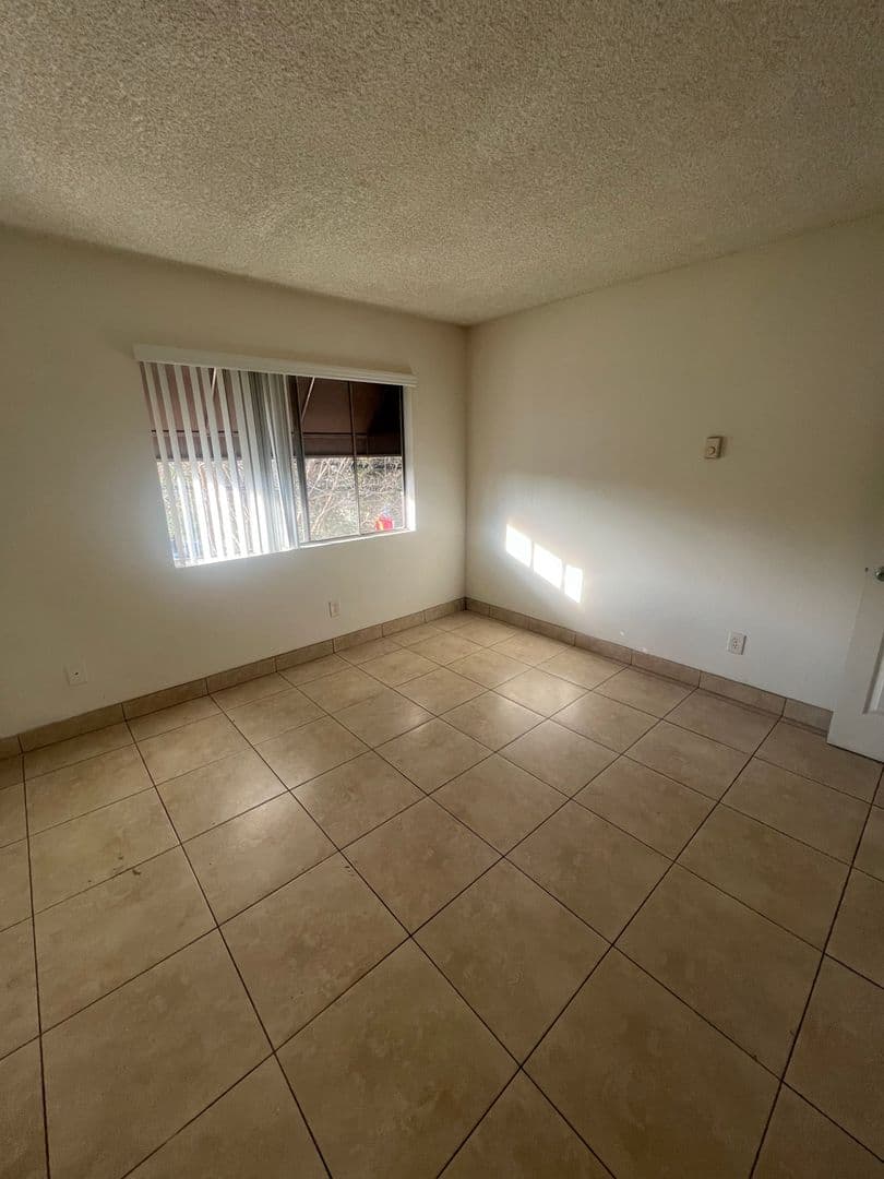Santa Ana Apartment: 315 E. Washington Ave.