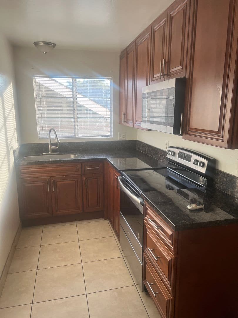 Santa Ana Apartment: 315 E. Washington Ave.