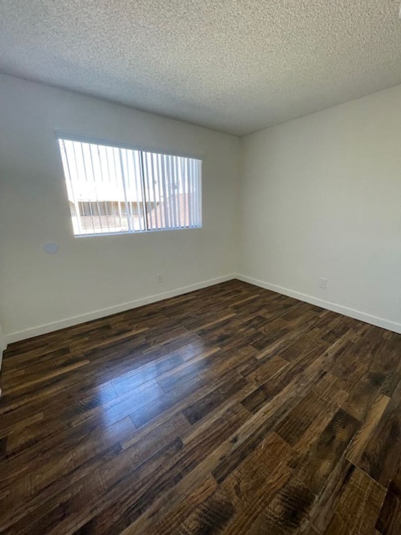 Long Beach Apartment: 1015 E. 5th St.