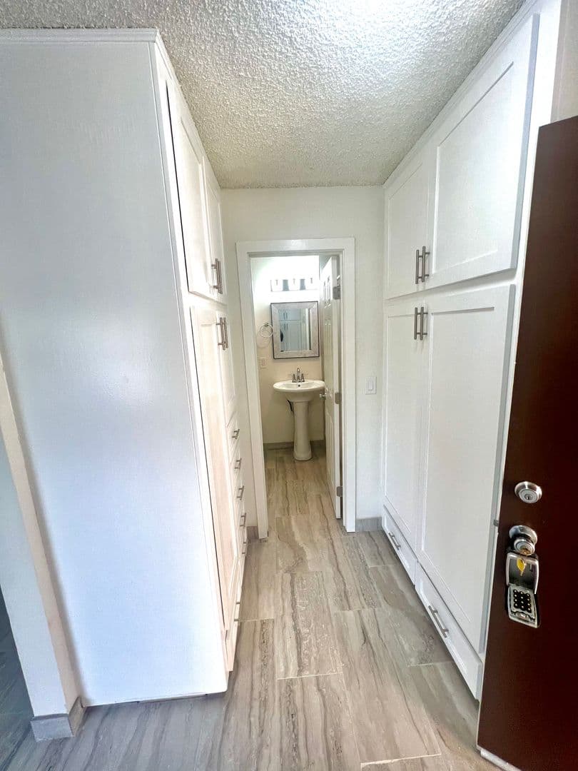 Santa Ana Apartment: 315 E. Washington Ave.