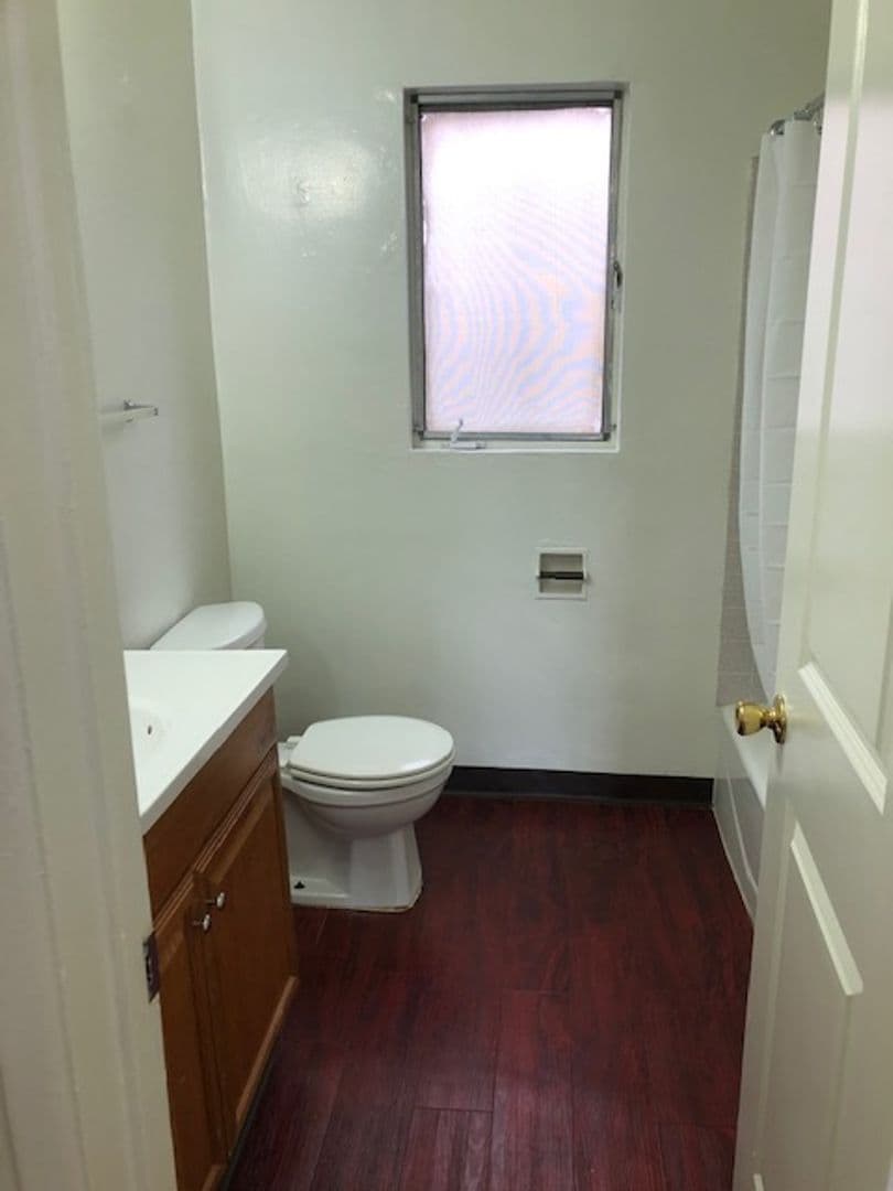 Long Beach Apartment: 2210 Locust Ave.