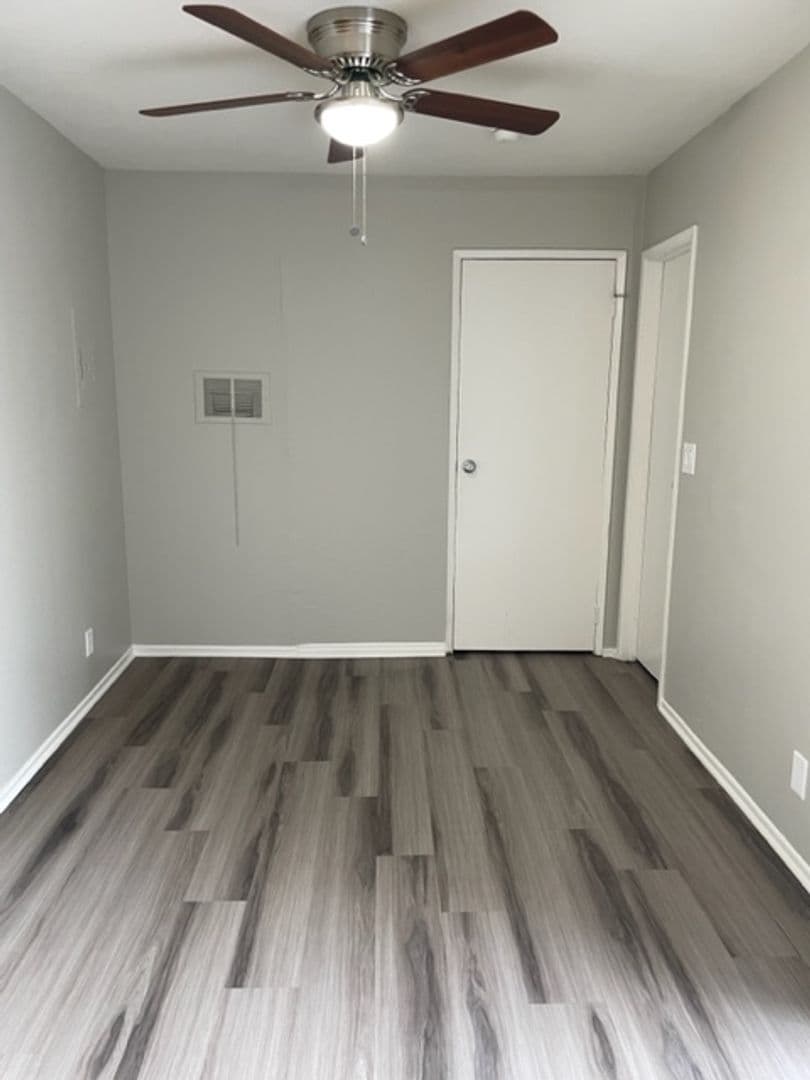 Long Beach Apartment: 1020 Roswell Ave.