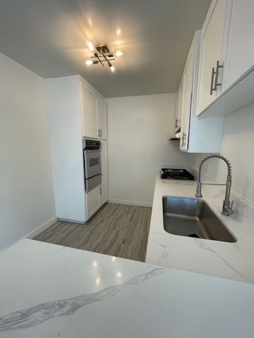 Lakewood Apartment: 2616 Green Meadow Rd.