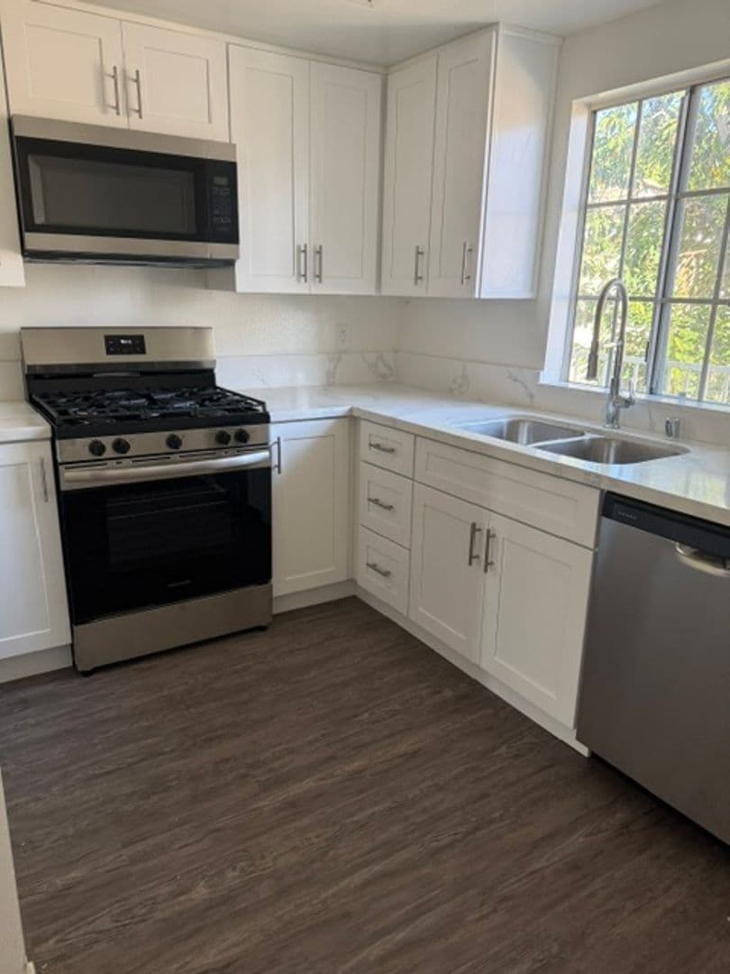 Anaheim Apartment: 700 S. Magnolia Ave.