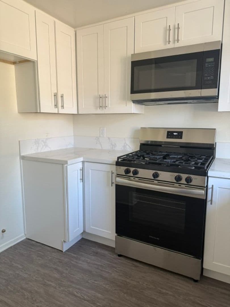 Anaheim Apartment: 700 S. Magnolia Ave.