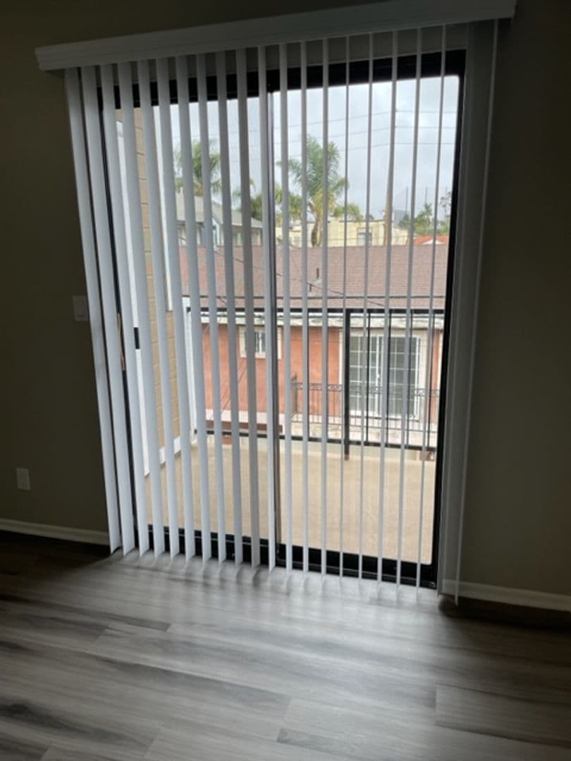 Long Beach Apartment: 1020 Roswell Ave.