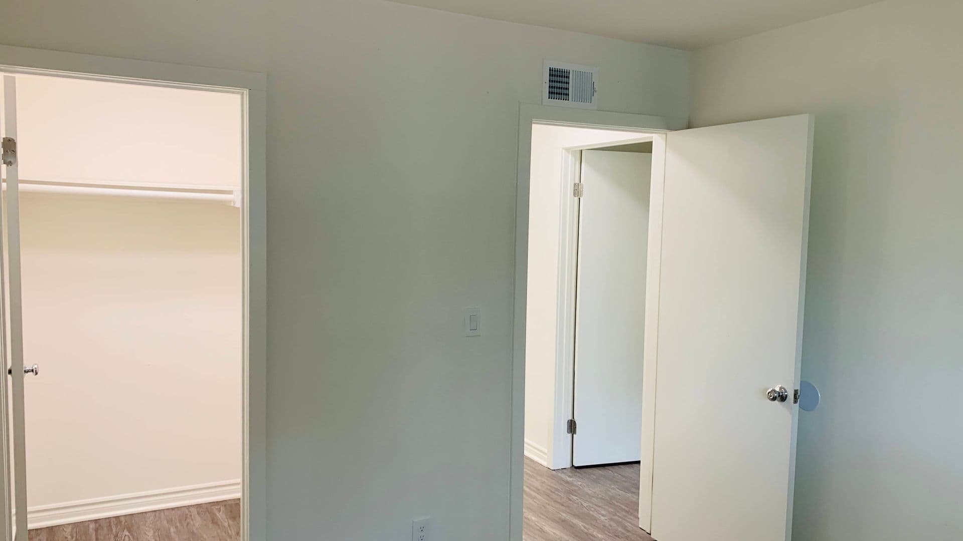Lake Forest Apartment: 23051 Village Dr.