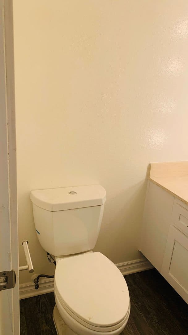 Lake Forest Apartment: 23051 Village Dr.