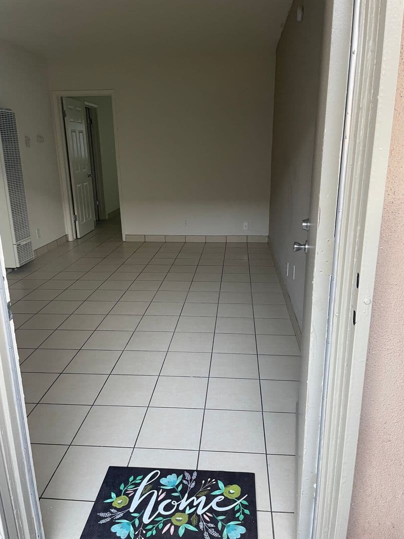 Anaheim Apartment: 525 S. East St. #4