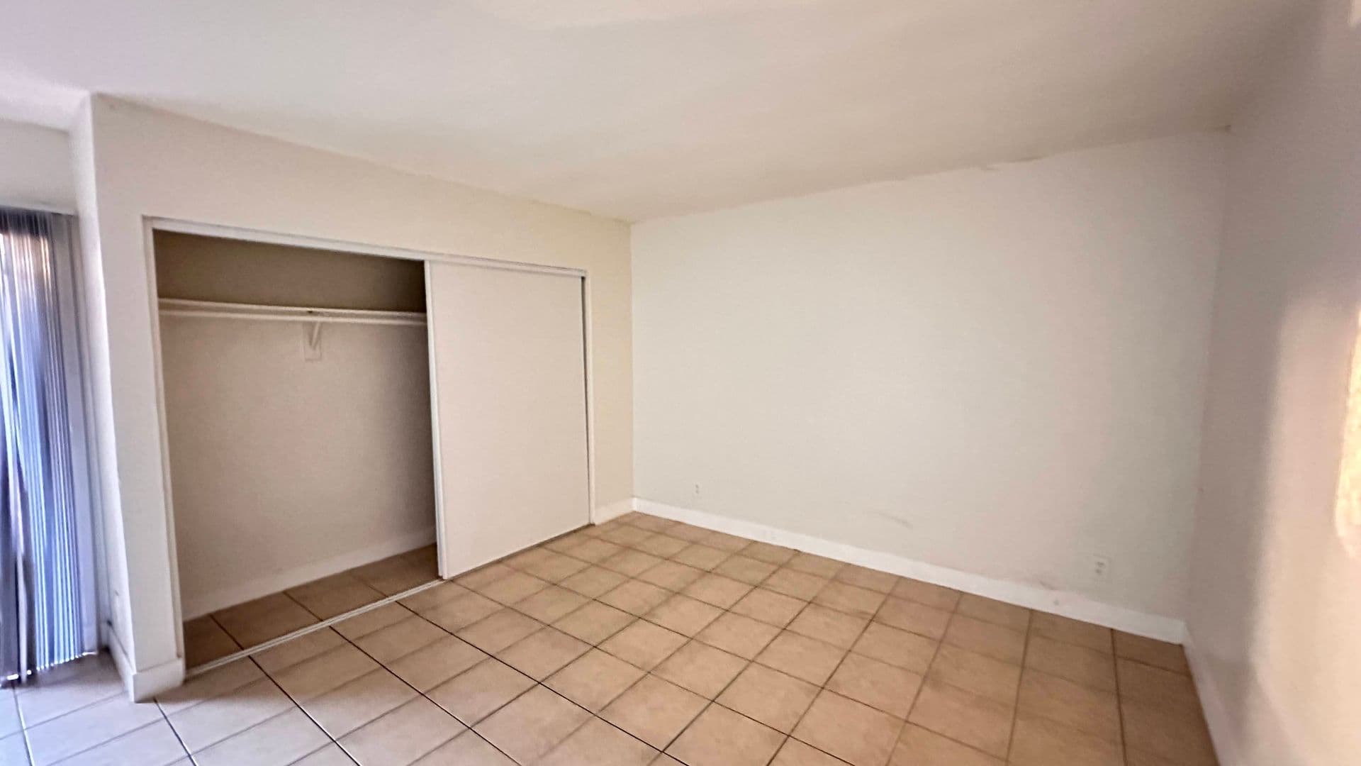 Santa Ana Apartment: 709 E. Chestnut Ave.