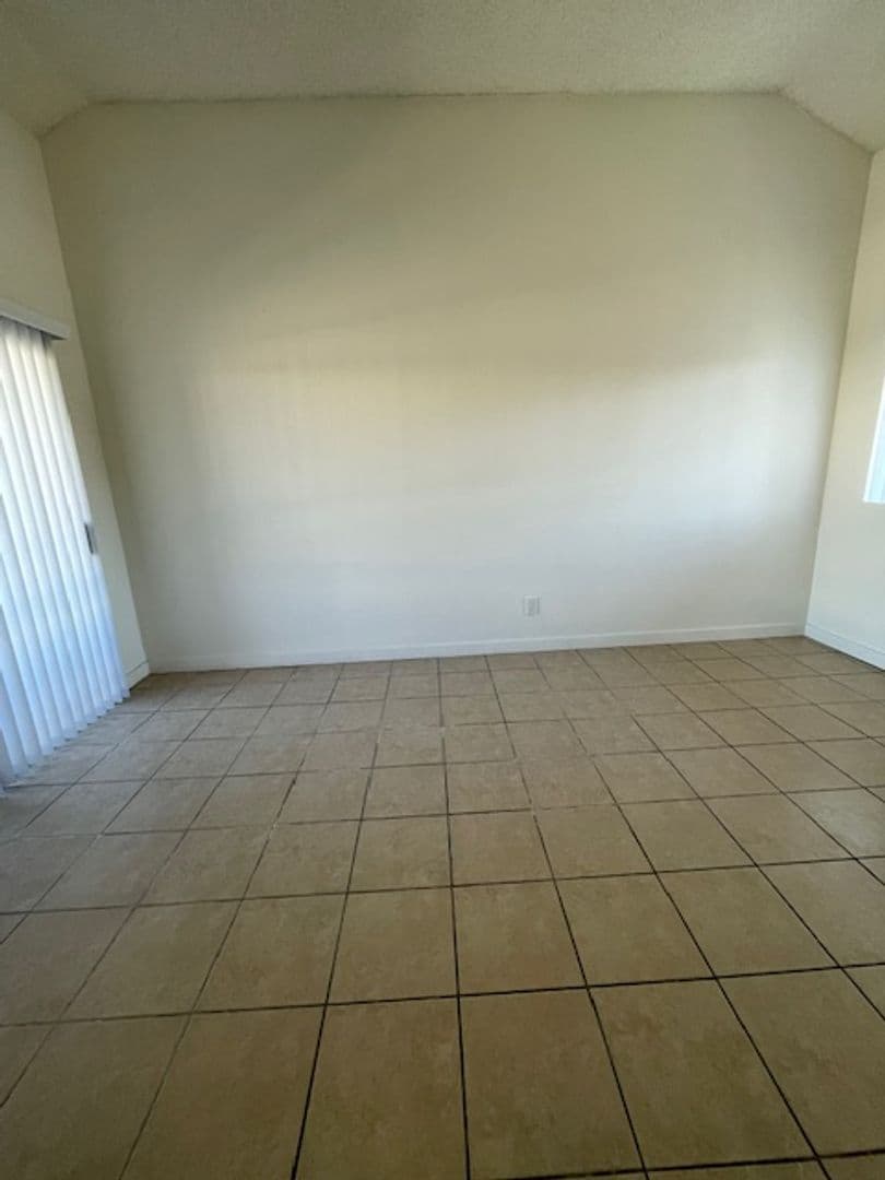 Long Beach Apartment: 1015 E. 5th St.