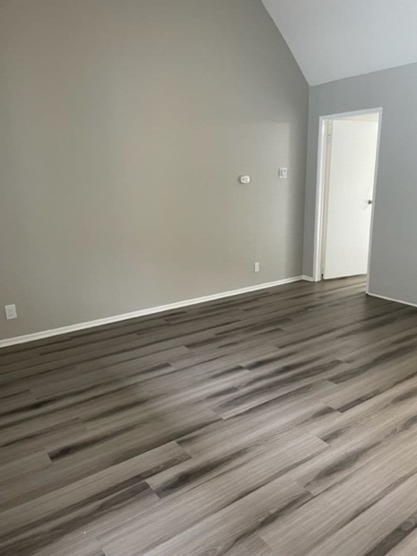 Long Beach Apartment: 1020 Roswell Ave.