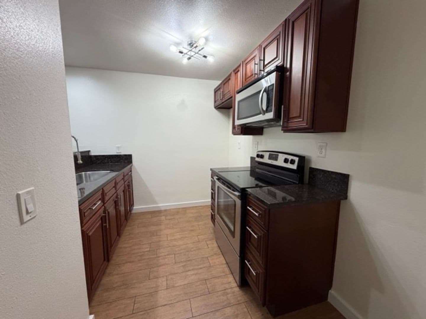 Orange Apartment: 1544 E Quincy Ave #A-03