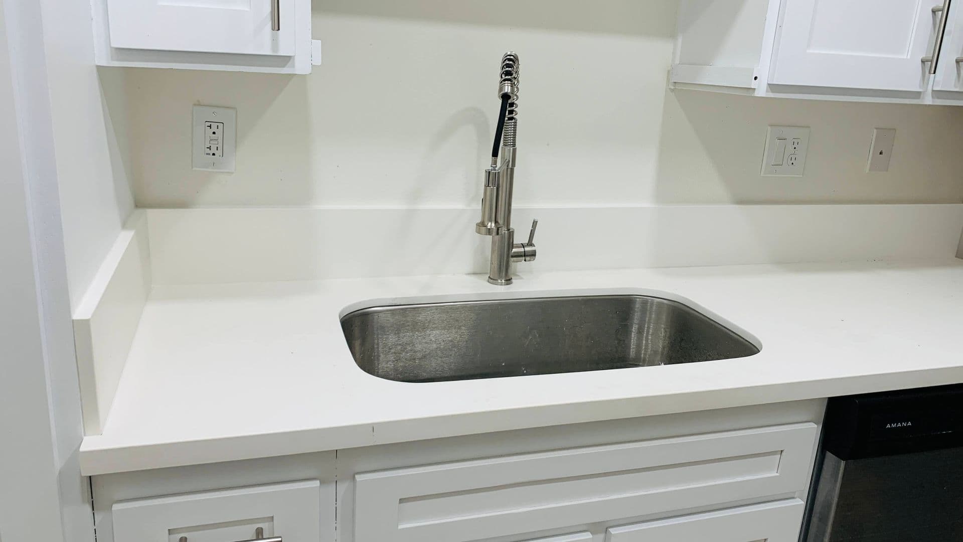 Lake Forest Apartment: 23051 Village Dr.