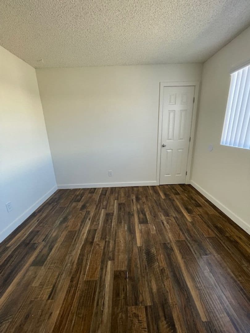 Long Beach Apartment: 1015 E. 5th St.
