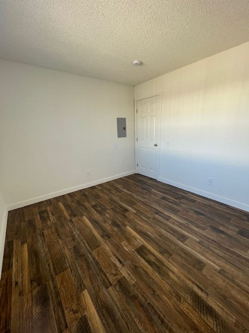 Long Beach Apartment: 1015 E. 5th St.