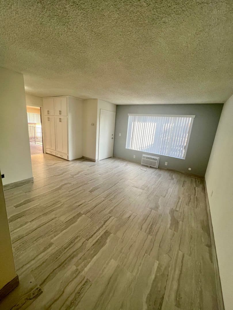 Santa Ana Apartment: 315 E. Washington Ave.