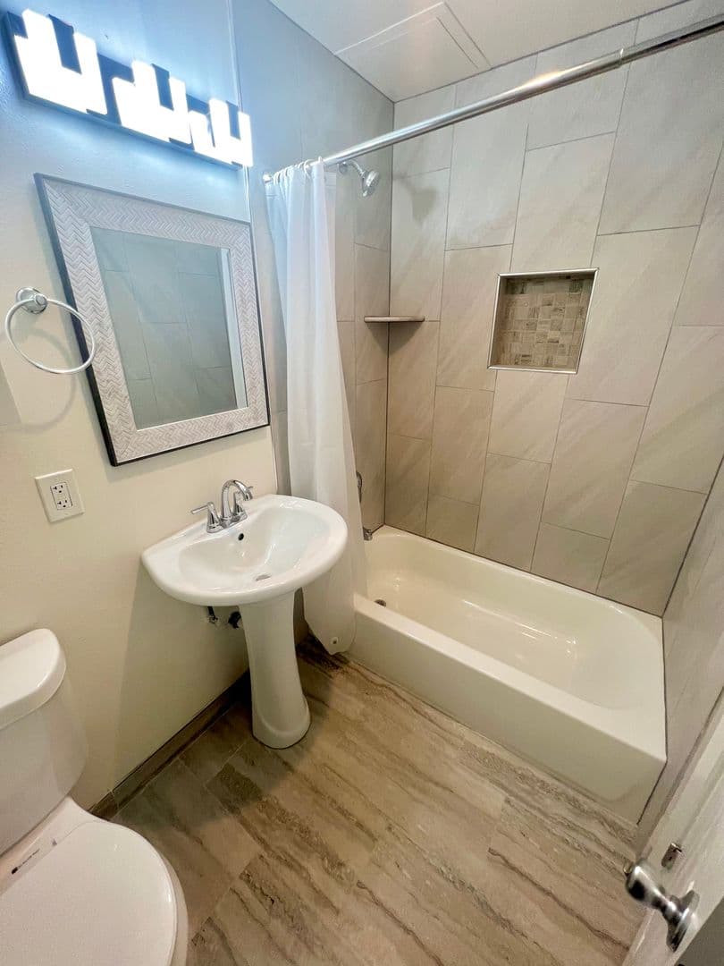 Santa Ana Apartment: 315 E. Washington Ave.