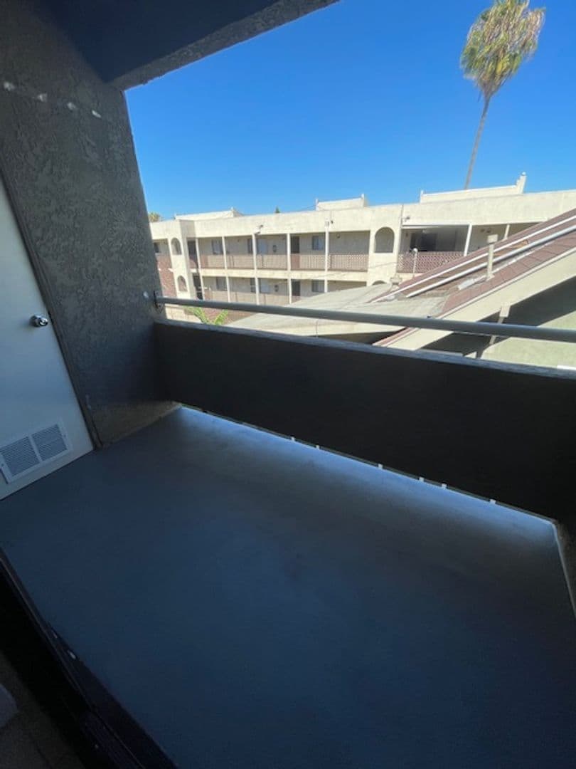 Long Beach Apartment: 1015 E. 5th St.
