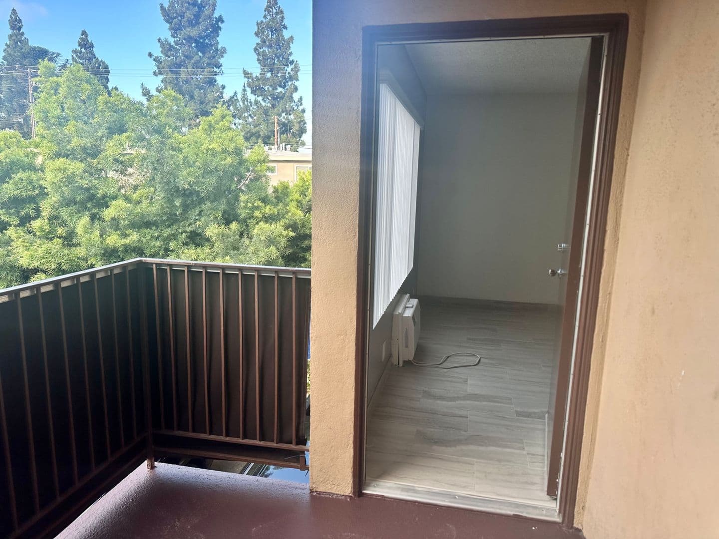 Santa Ana Apartment: 315 E. Washington Ave.