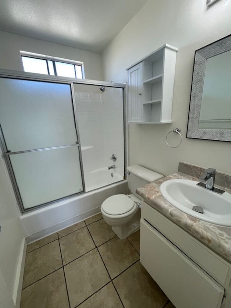 Long Beach Apartment: 1015 E. 5th St.