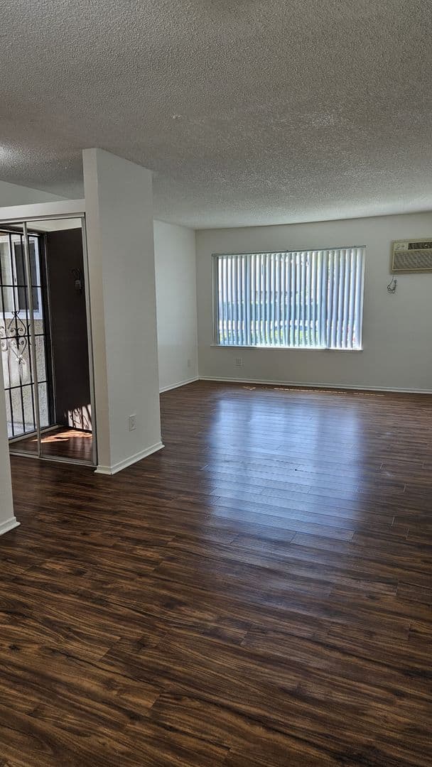Westminster Apartment: 14300 Chestnut St.